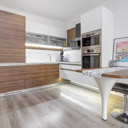 Central, Sunny And Spacious Appartamento Bratislava