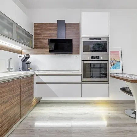 Central, Sunny&spacious Apartamento